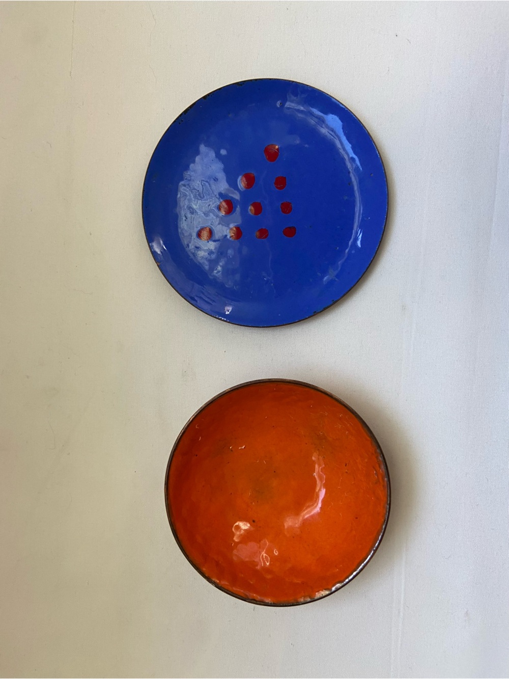 (2) Vintage enamel dishes